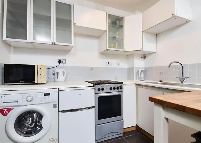 Lovely In Centre לידס