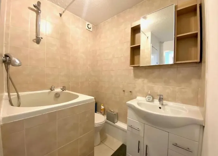 Апартаменти Lovely In Centre