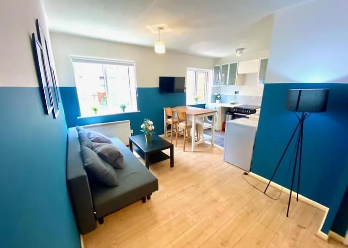 Lovely In Centre דירה *